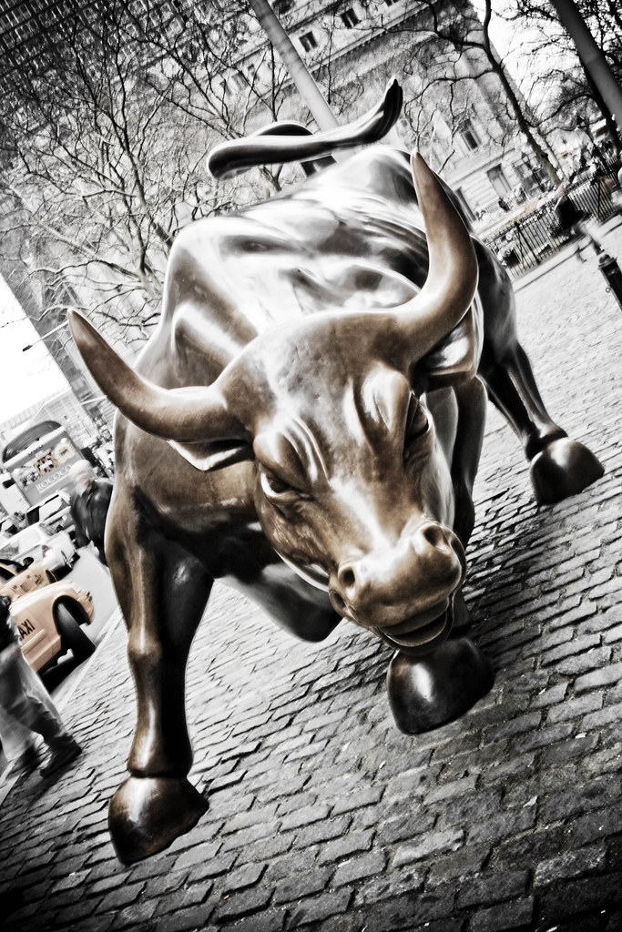 The bull, Wall Street New York City, USA E X P L O R E