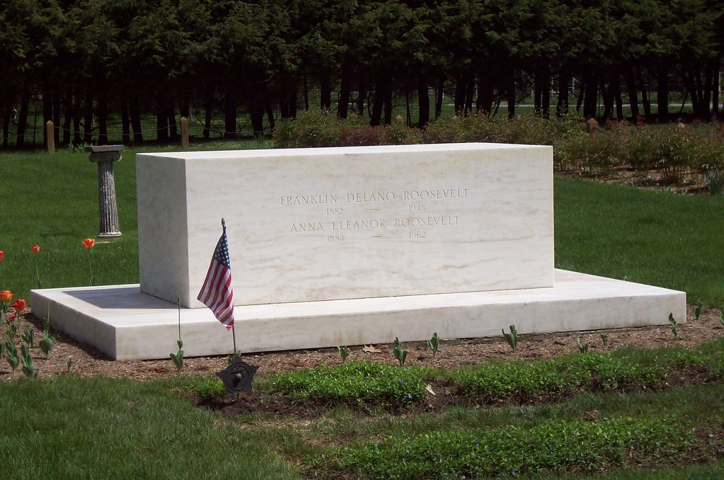 Grave Of Franklin And Eleanor Roosevelt Home Of Franklin D Flickr