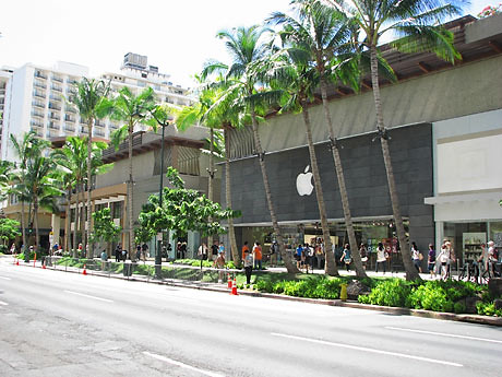 Apple Store Grand Opening - Waikiki-092708_6627