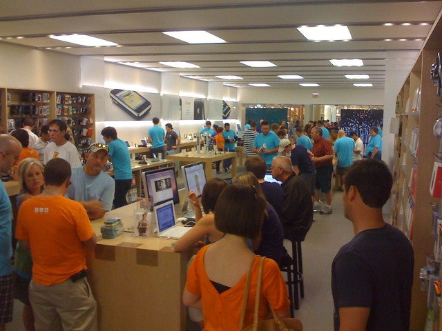 Apple Store Oklahoma City 12 July 2008