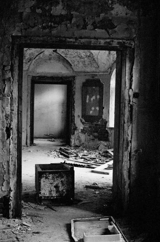 abandoned mikhailovskoye mansion | abandoned mikhailovskoye … | Flickr