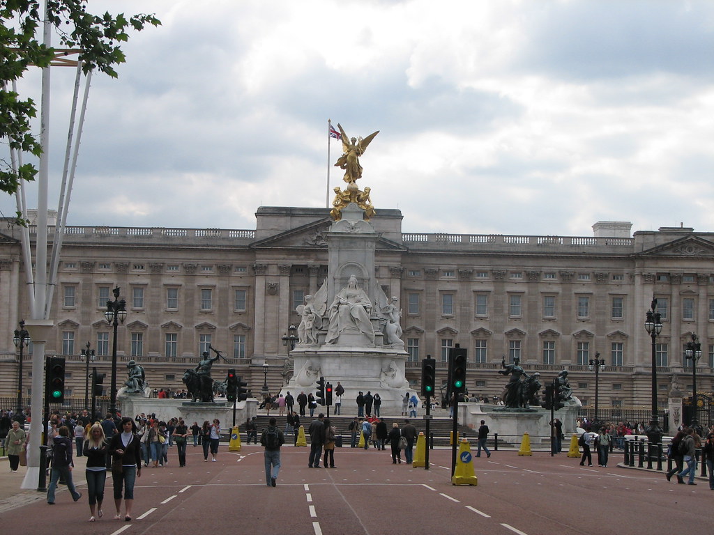 Buckingham Palace, London | Buckingham Palace was built in 1… | Flickr