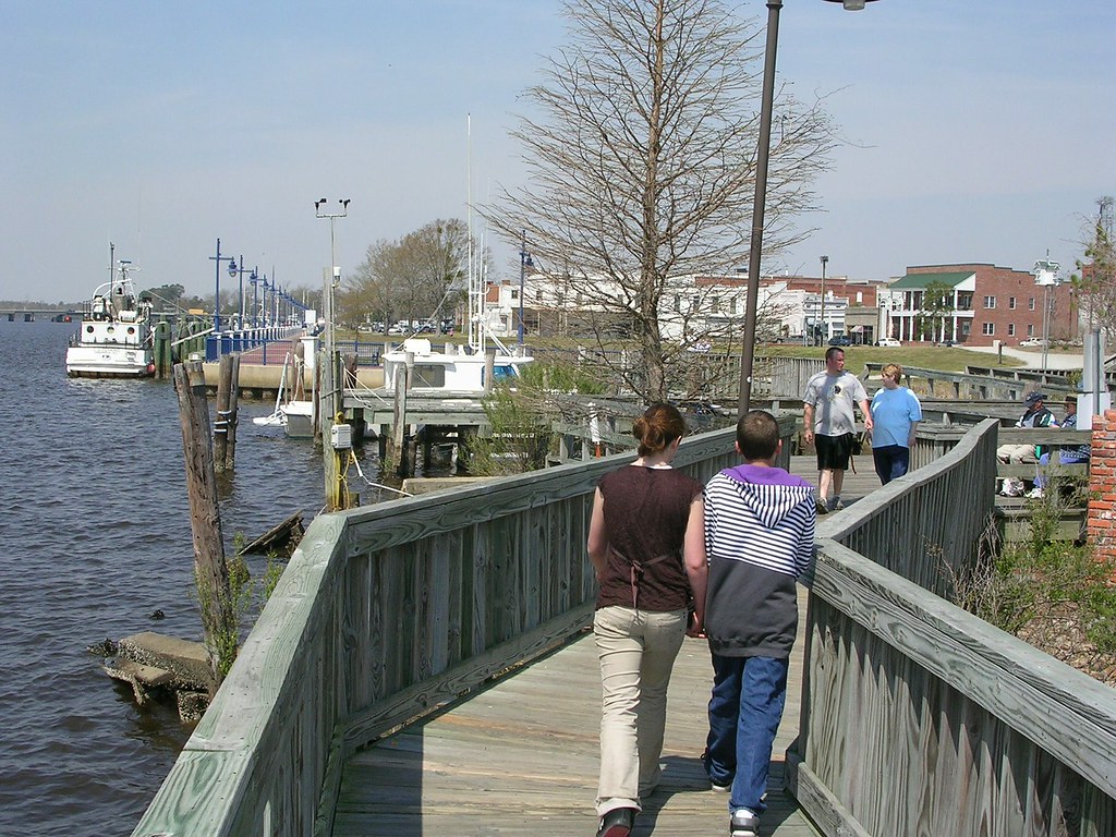 Waterfront, Washington, NC This boardwalk continues east f… Flickr