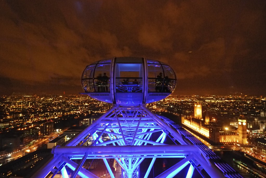 Inside the London Eye at Night | © Scott Thistlethwaite ...
