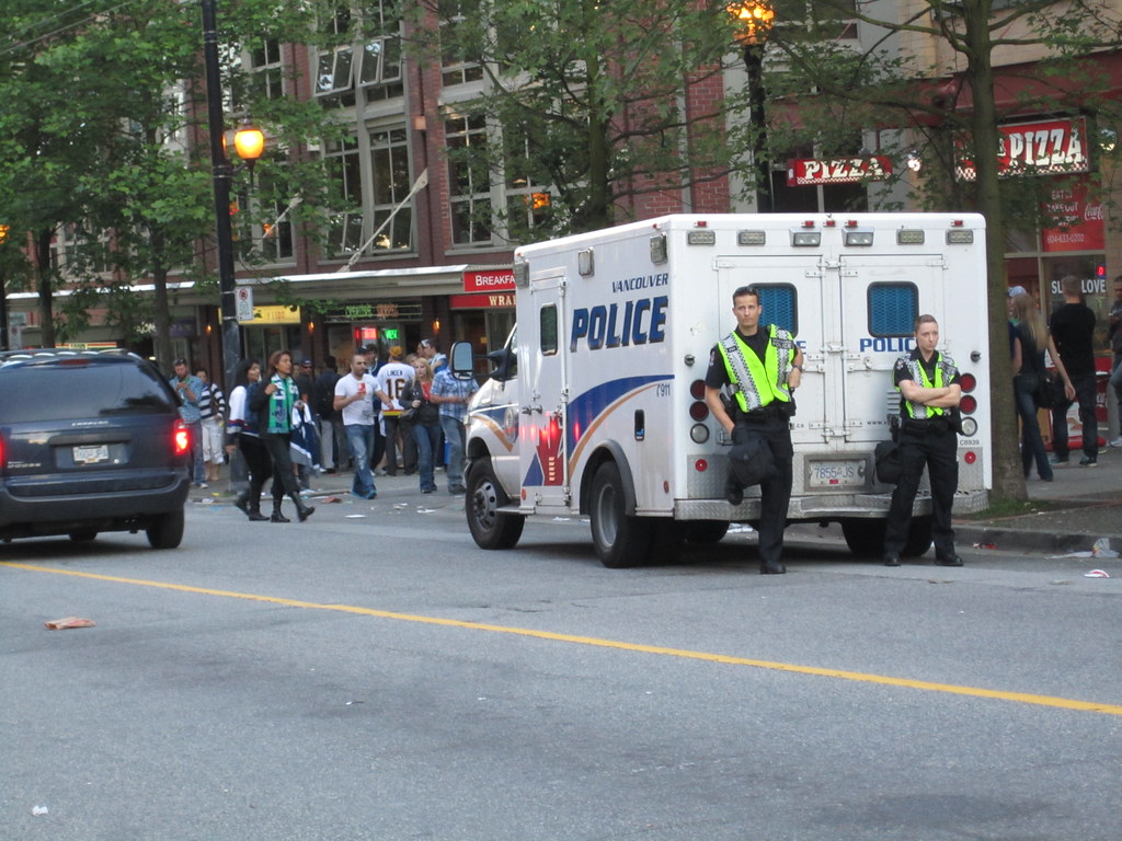 Vancouver riot | Vancouver riot early on - the police where … | Flickr