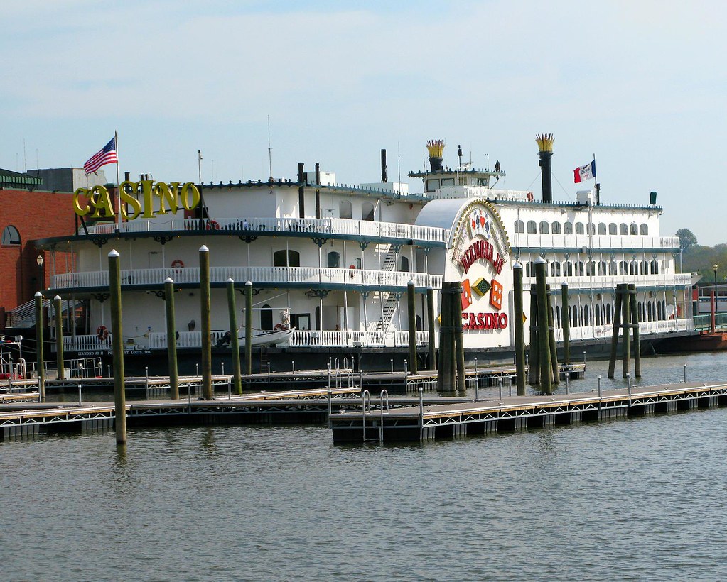 riverboat casino iowa