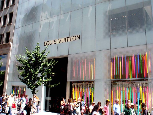 NewYorkCityKopp on X: Louis Vuitton on Fifth Ave, NYC ✨   / X