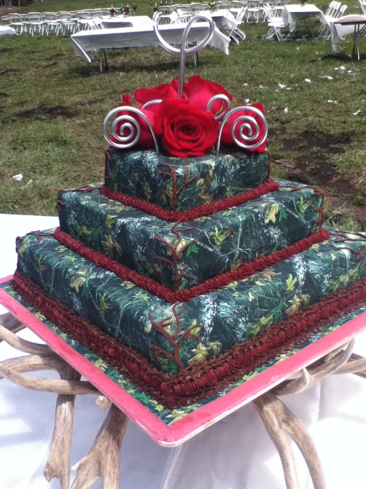Camo wedding cakes mossy oak
