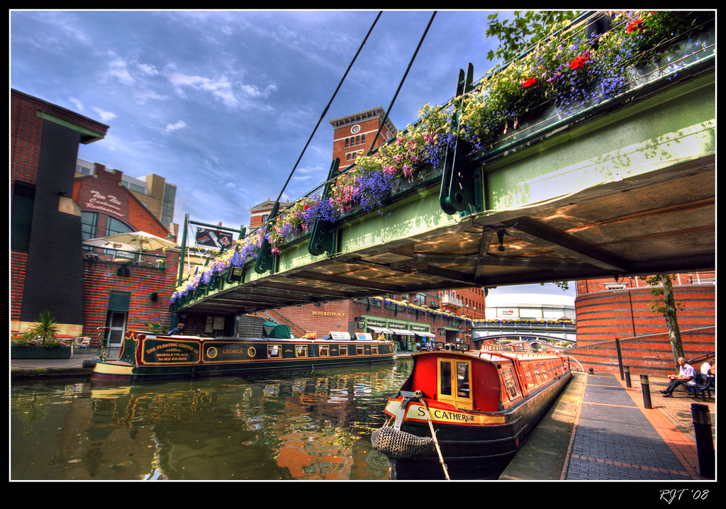 Canals at Brindley Place, Birmingham | Looking across the ca… | Flickr