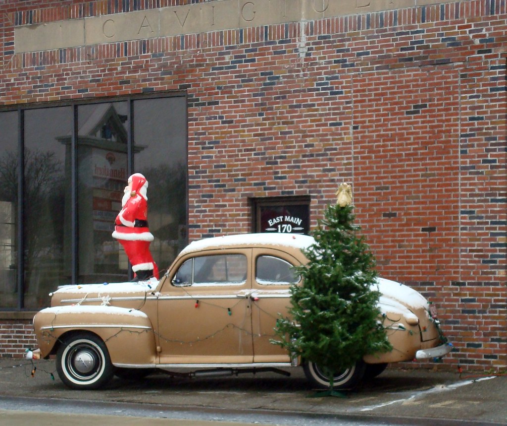 Christmas Car | An Antique car with a Santa, a Christmas tre… | Flickr