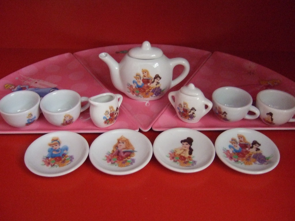 Disney Princess tea set This Disney Princess tea set