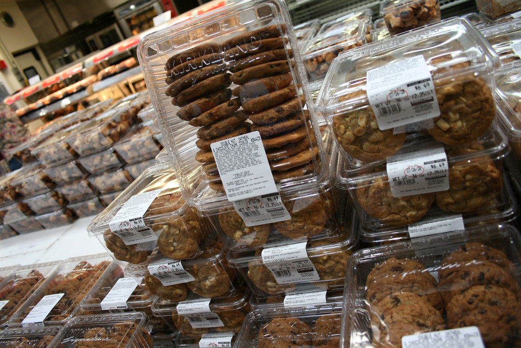 Costco Cookies | I got the ones standing up. Muchos yummy ...