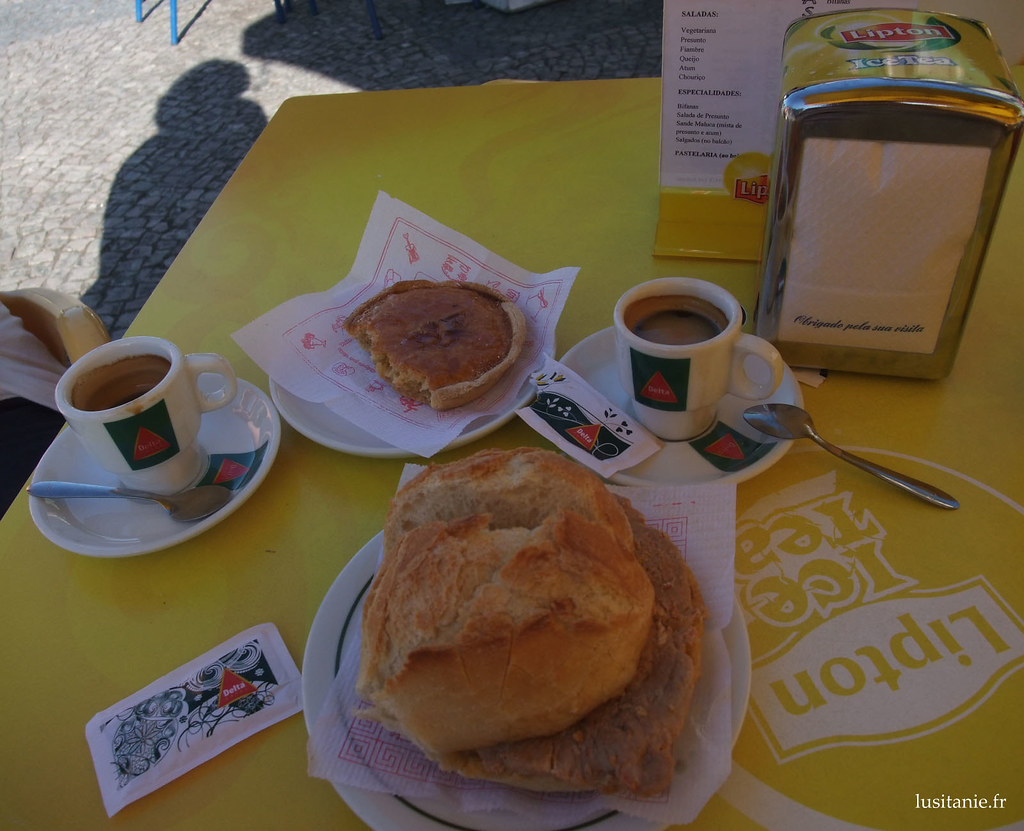 Une bifana et un café