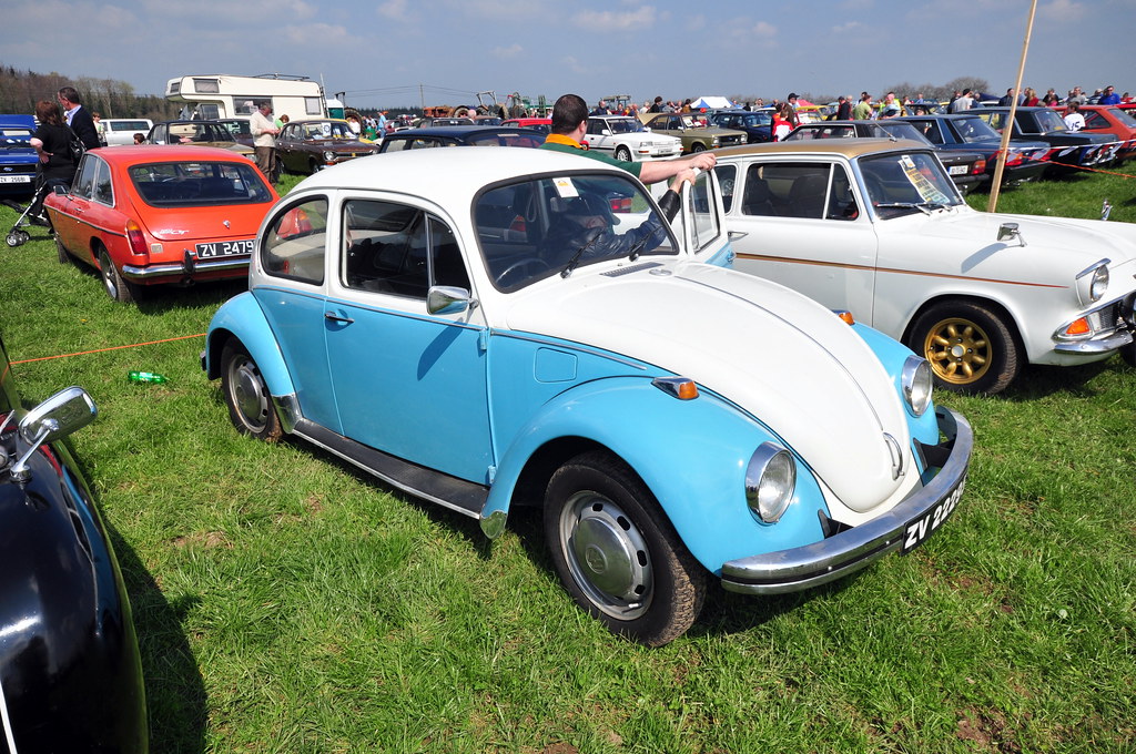 Two-tone Volkswagen Beetle | Volkswagen Beetle 1300 two-tone… | Flickr