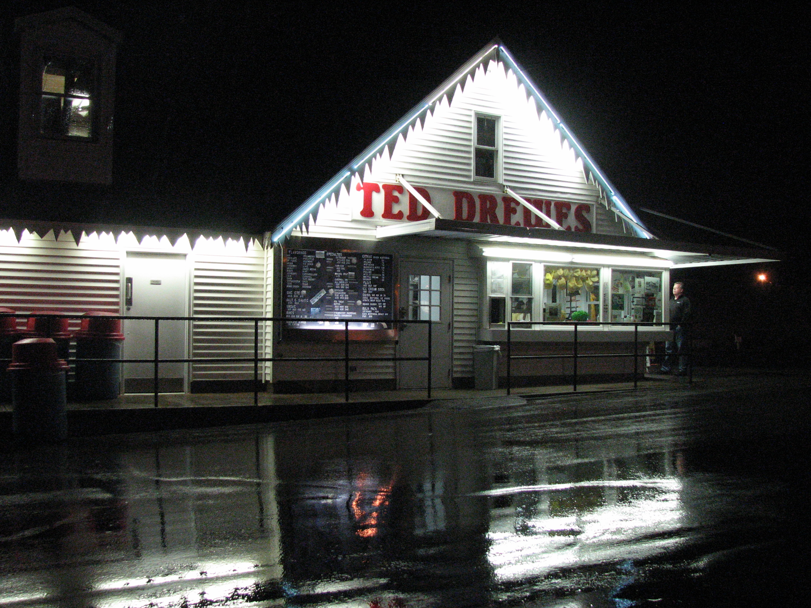 Ted Drewes Frozen Custard - 6726 Chippewa Street, Saint Louis, Missouri U.S.A. - March 18, 2009