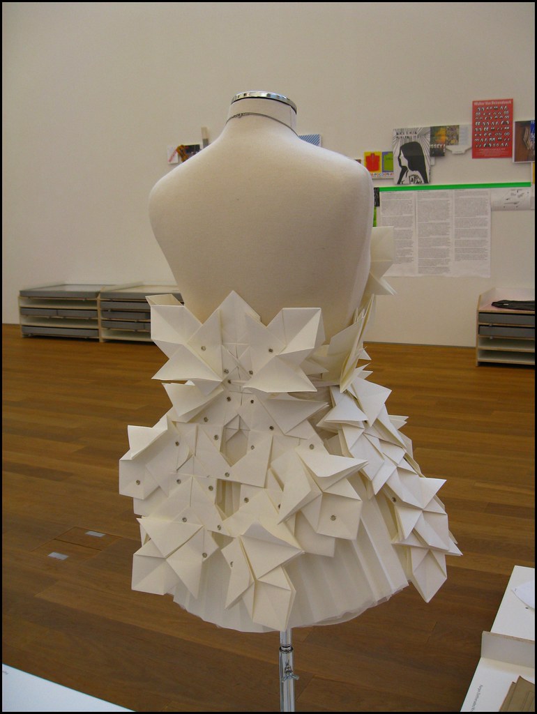 RRRIPP!! paper fashion | Information on my blog | Flickr