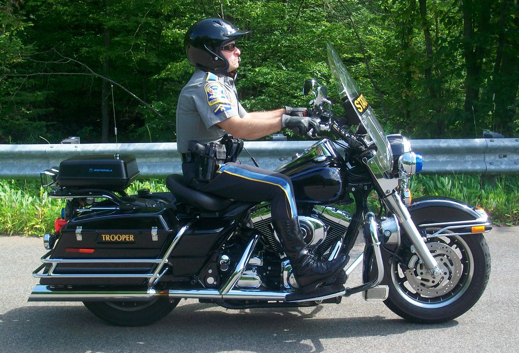 CT STATE POLICE Motorcycle #5 | TFC Guimond of Troop-L, on h… | Flickr