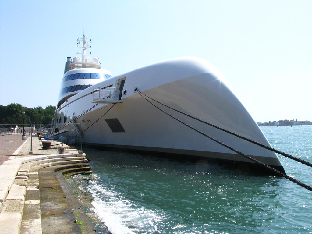 yacht a hamilton