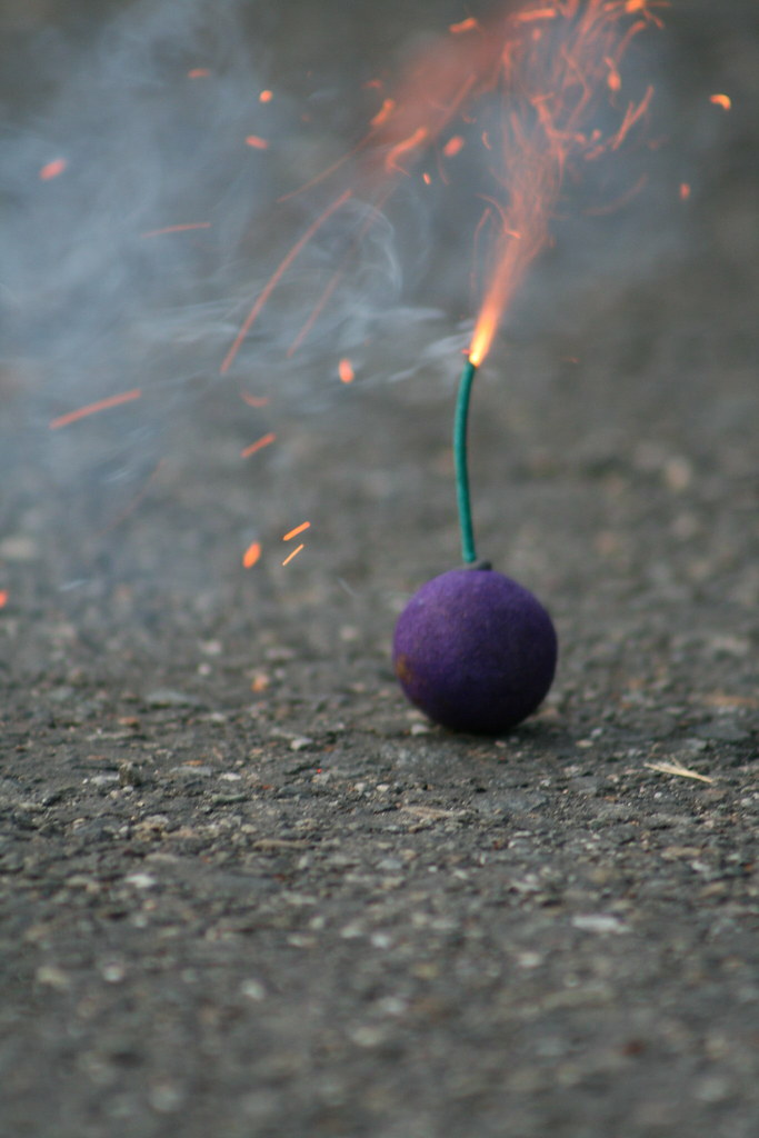 Purple Smoke Bomb | Smoke bombs on the 4th of July. (Focus f