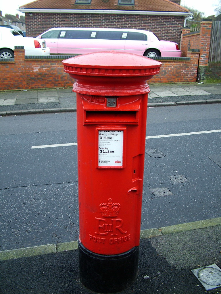 E2R DA6 402 | QE2 Post Office Red Pillar box DA6 402 in Chau… | Flickr
