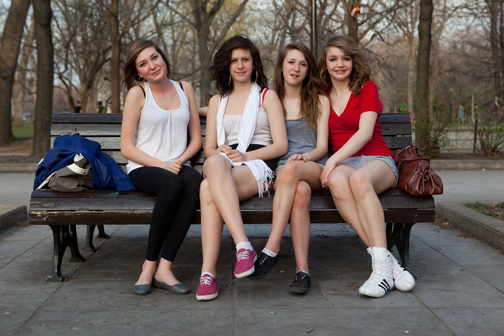 Park Bench Girls Teenage Girls Relaxing In Parc Lafontaine Flickr