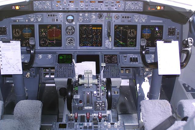 Southwest Airlines Boeing 737-7H4 N783SW | The cockpit of a … | Flickr