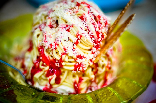 Spaghetti eis | Spaghetti ice cream. Noodles are vanilla, th… | Flickr