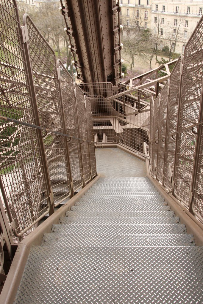 Treppen am Eiffelturm | J P | Flickr