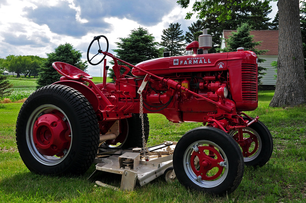 farmall-super-a-this-old-tractor-has-been-restored-to-pris-flickr