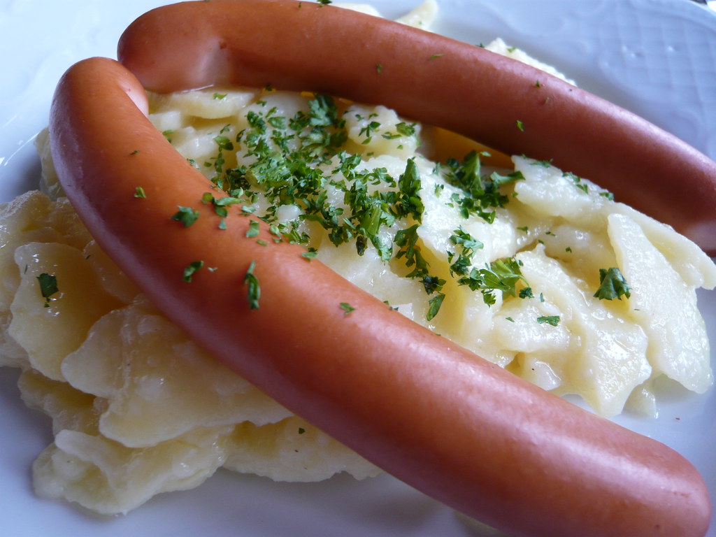 Frankfurter Würstchen | Sausages and potato salad. | Flickr