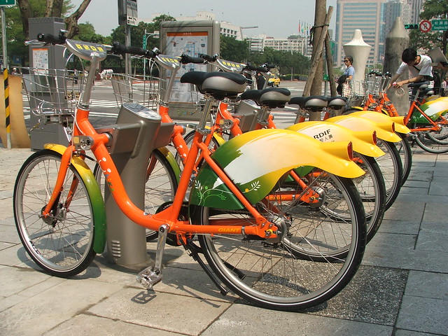劉金標說，Ubike改變了台北市民的交通習慣和過去紊亂的人行道市容。photo by David Reid@Flickr (CC BY-SA 2.0)