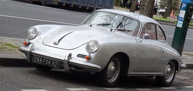 Porsche 356/S dans Paris sous un platane à pigeons.......... 33534965676_eb68665b23_c