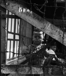 Nha Trang 1969 - Barbed Wire Boy - chú bé sau dây kẽm gai