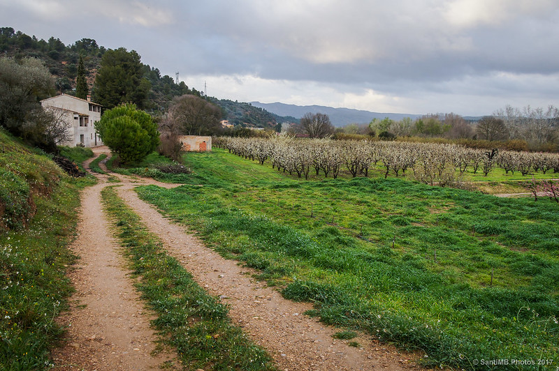 La Casa del Rec des de la Sénia del Vent, en el Camino Natural del Ebro