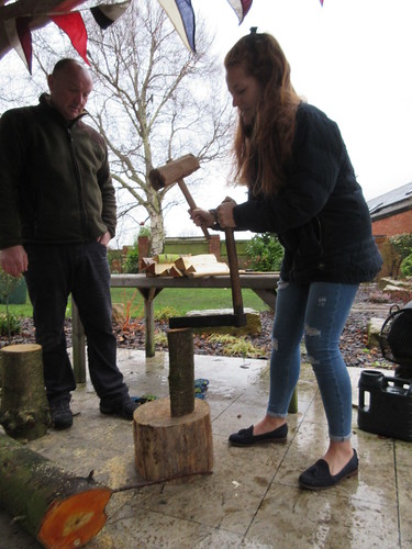 Splitting wood with froe for spoons