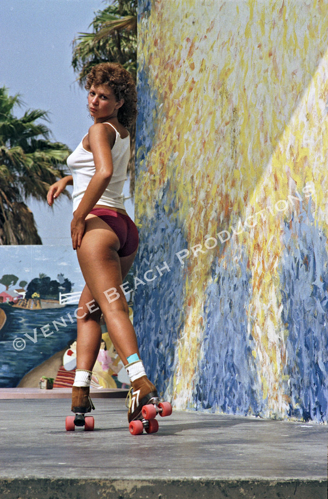 28 Photos of Hotties on Roller Skates - 1001Archives