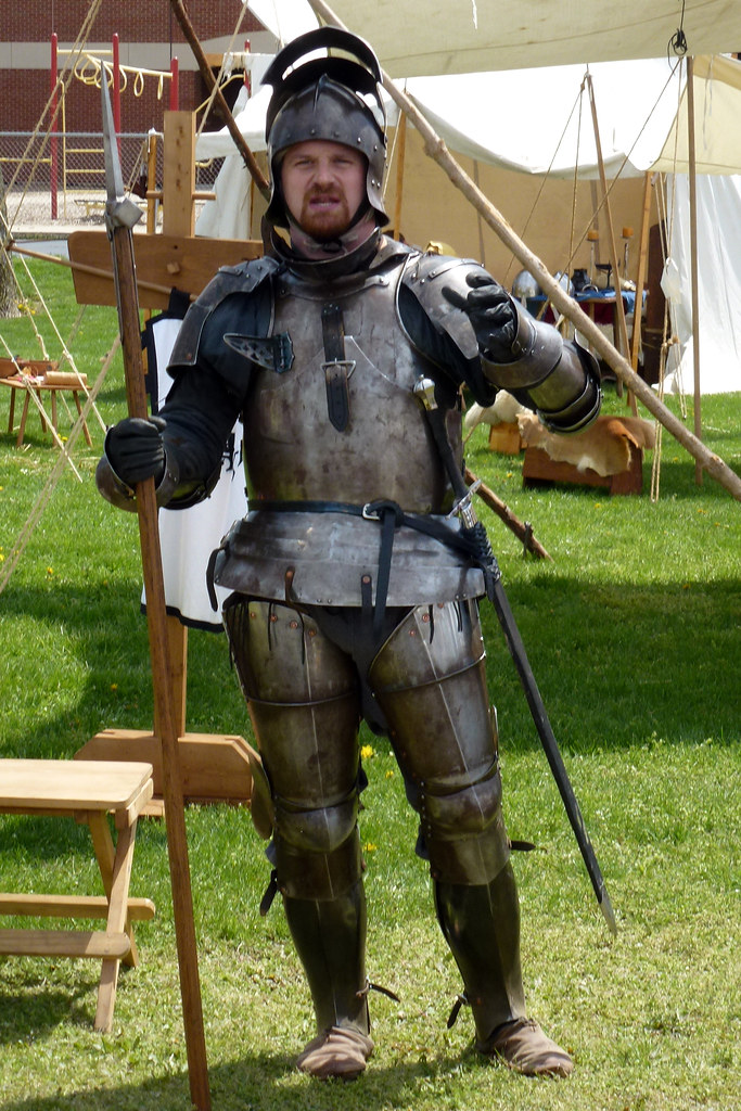 Fifteenth century knight presenting in the soldier timelin… | Flickr