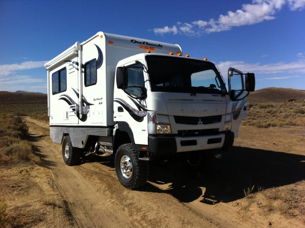  FUSO  Canter  FG4X4  EarthCruiser Outback offroad4 Close up 
