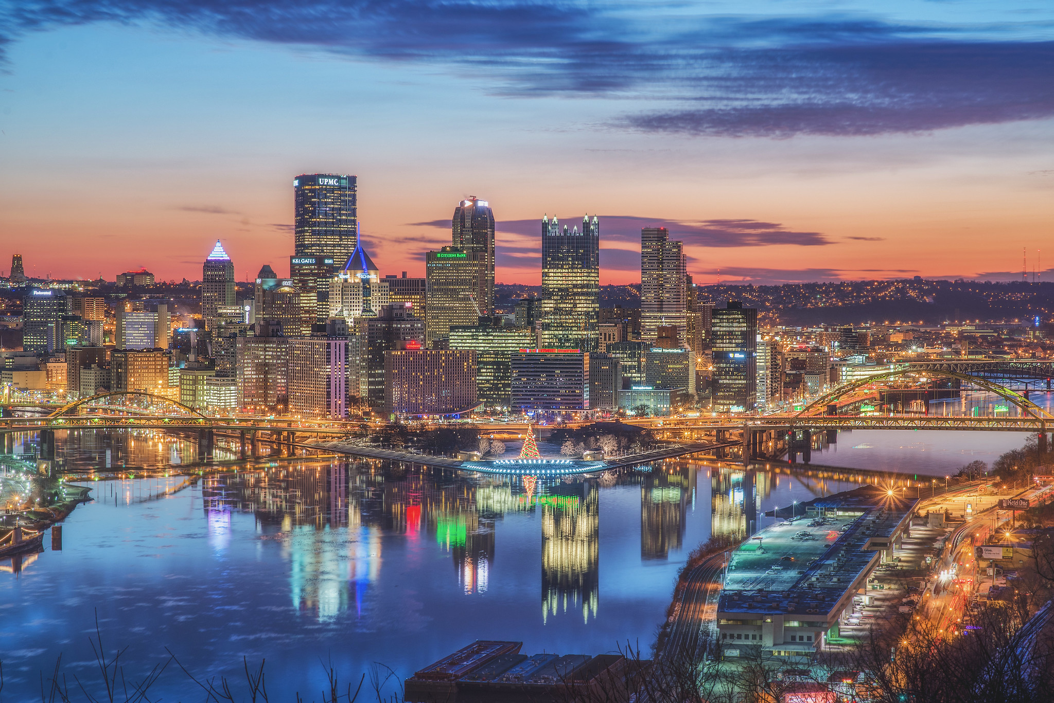 A view from the West End Overlook of the Pittsburgh skyline during a ...