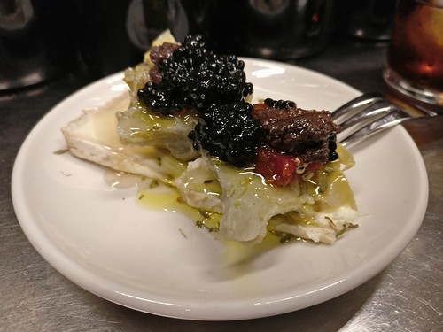 Alcachofas, queso y caviar