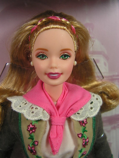 1998 Barbie Dolls Of The World Austrian 21553 Malaysia (2)