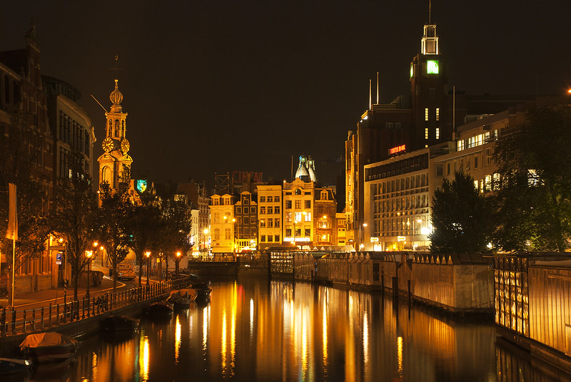 Vista de Amsterdam de noche