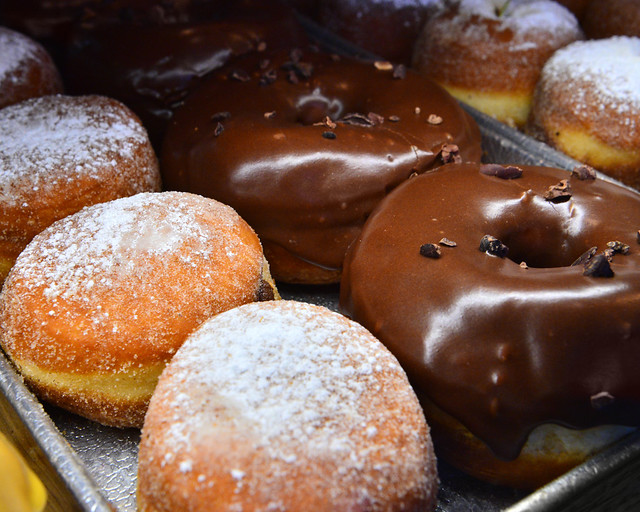 Pintaca de los donuts de Dough, según dicen el mejor sitio donde comer donuts en Nueva York