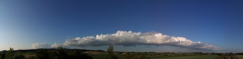 Ligne nuageuse, le 29 juin 2011 à Oxelaëre