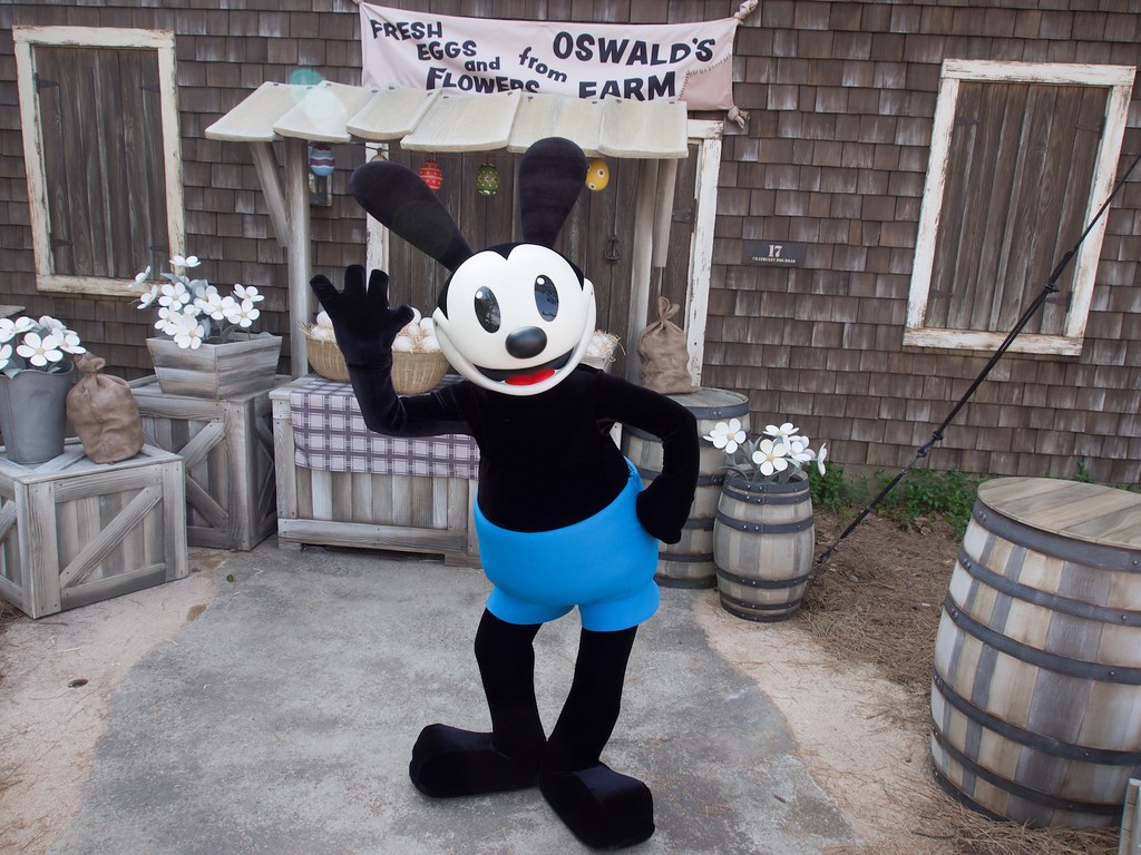 Oswald the Lucky Rabbit meet and greet at Tokyo Disneyland… | Flickr