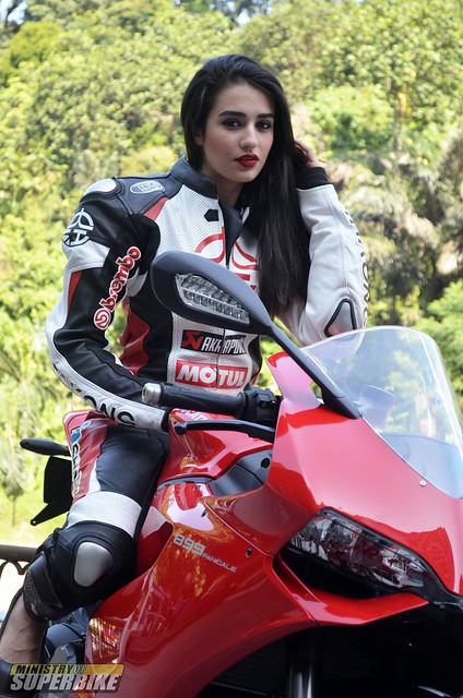 Gloria & Ducati Panigale 899