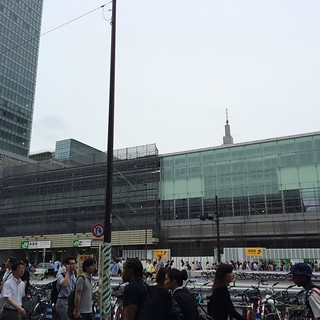久しぶりに新宿駅南口の方に来たけど、ドコモタワーが南口から見えなくなってんのね。