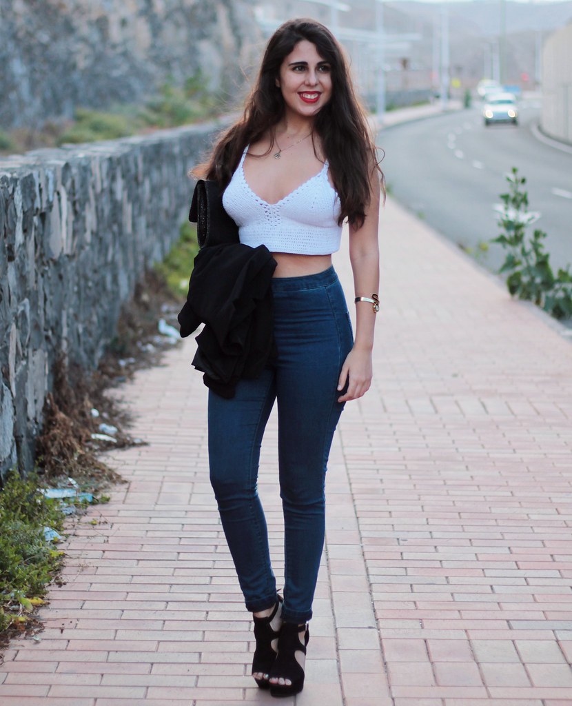 http://www.anunusualstyle.com/2015/06/crochet-cropped.html