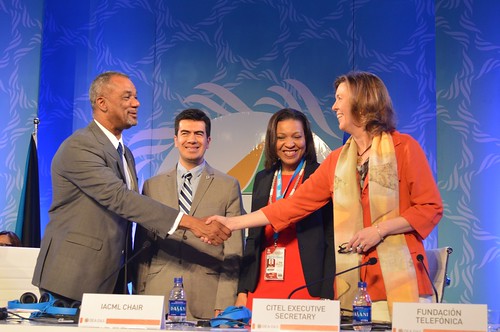 OEA cooperará para llevar aulas digitales en el Caribe