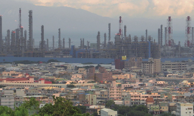 高雄大林埔居民與工業廢氣比鄰而居。圖片來源：地球公民基金會